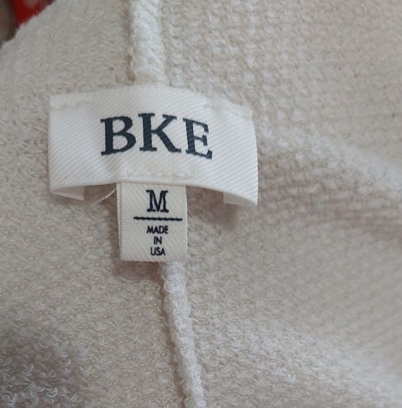 BKE Medium Cream Waffle Knit V-Neck Top - Picture 3 of 3